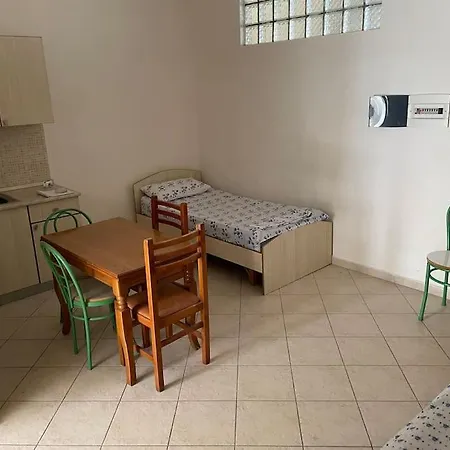 A-m-m Listing Apartment *