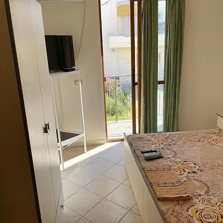 A-m-m Listing Apartment *